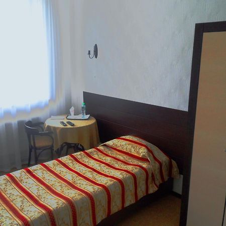 Florentina Hotel Edinet Esterno foto