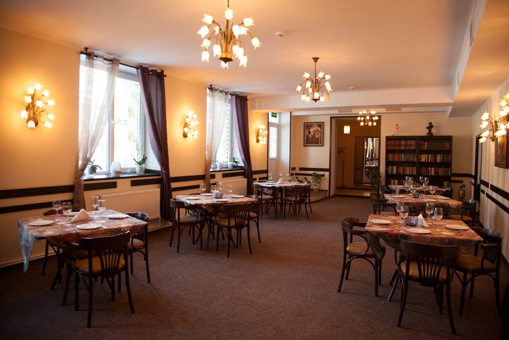 Florentina Hotel Edinet Esterno foto