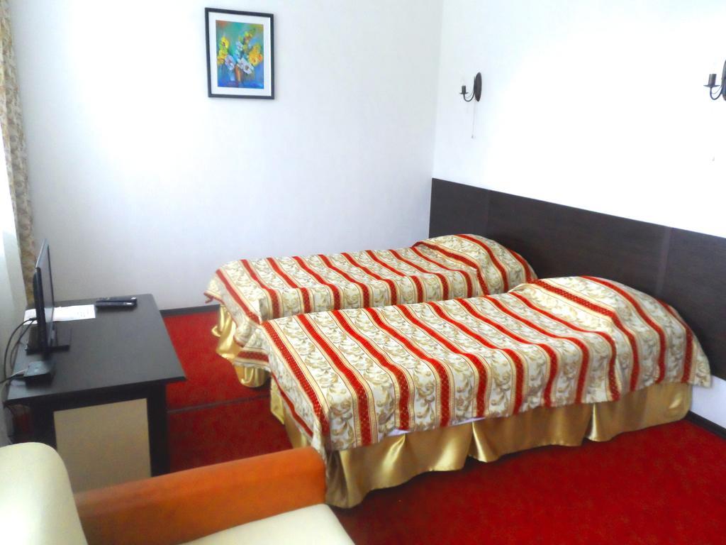 Florentina Hotel Edinet Esterno foto