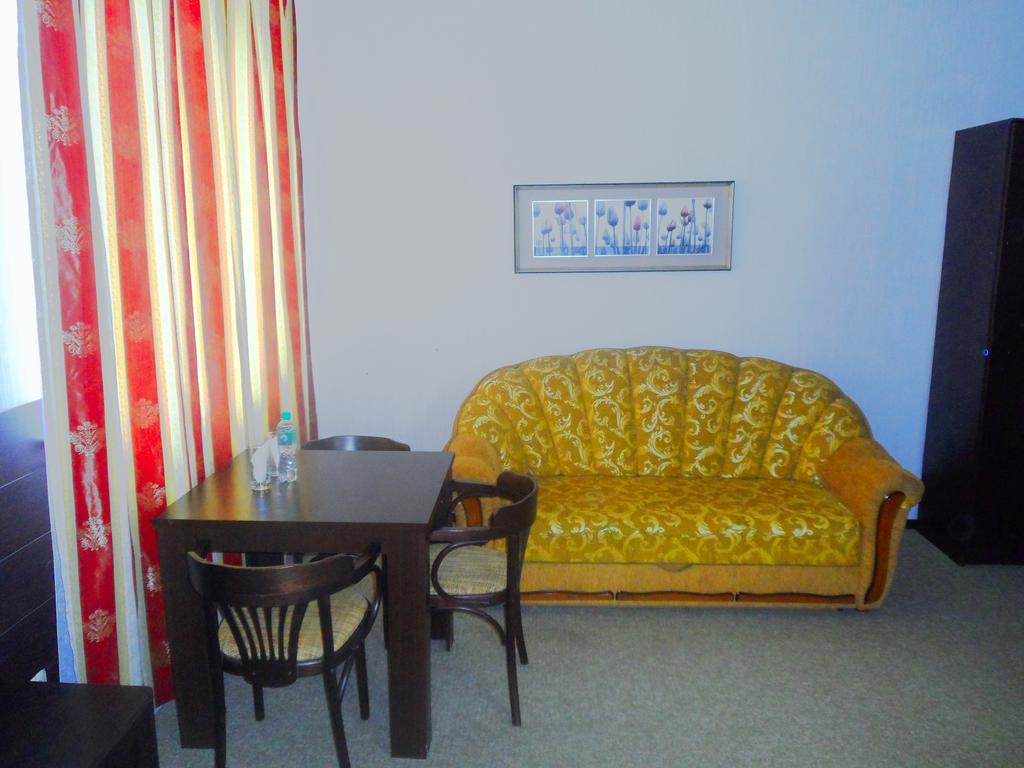 Florentina Hotel Edinet Esterno foto