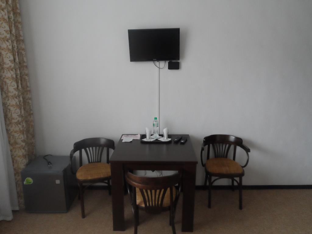 Florentina Hotel Edinet Esterno foto
